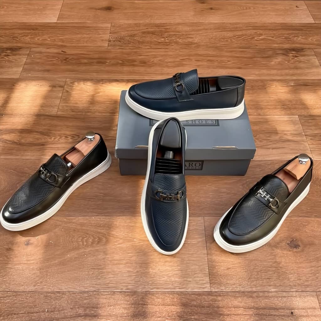 MOCASSINS EN CUIR A LA DECOUPE " H "